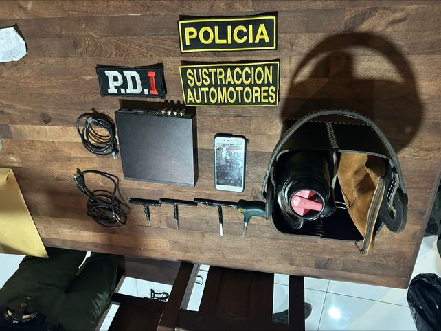 La banda de los inhibidores: usaban handies para robar autos de alta gama en Santa Fe y cayeron en Córdoba La banda de los inhibidores: usaban handies para robar autos de alta gama en Santa Fe y cayeron en Córdoba