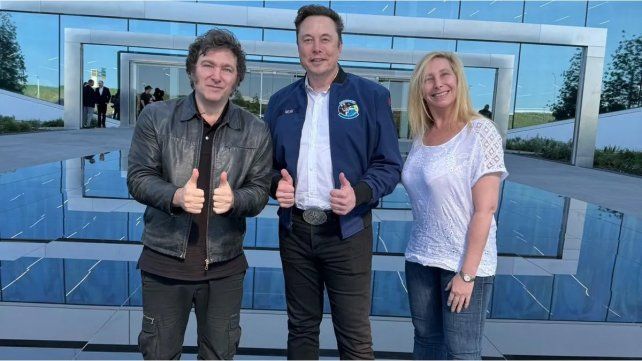 El presidente Javier Milei y su hermana Karina Milei junto al magnate Elon Musk.