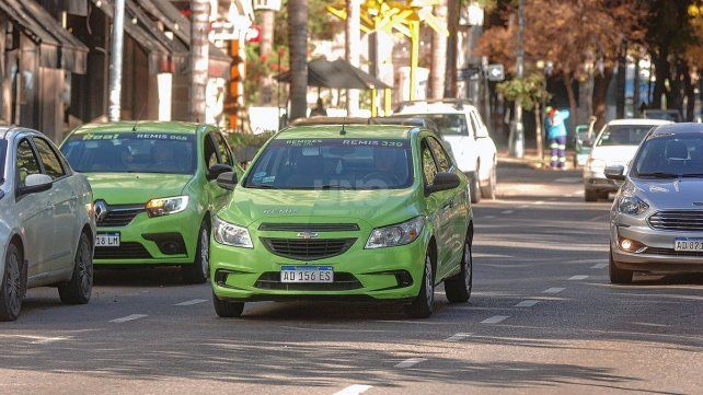 Taxis y remises aumentan la tarifa desde este sábado. En lo que va del año ya se aplicó un 40% de incremento del 60% previsto. 