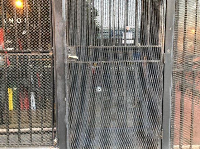 Balazos contra la sede de Colón