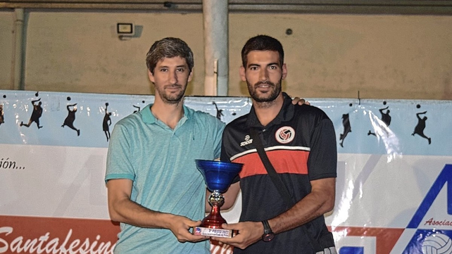 Diego Merl&iacute;, entrenador de Banco Provincial, fue reconocido como entrenador destacado de la rama femenina.