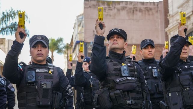 La Policía de la Unidad Regional I (URI), en el departamento La Capital, se convirtió en la primera en utilizar las Taser  