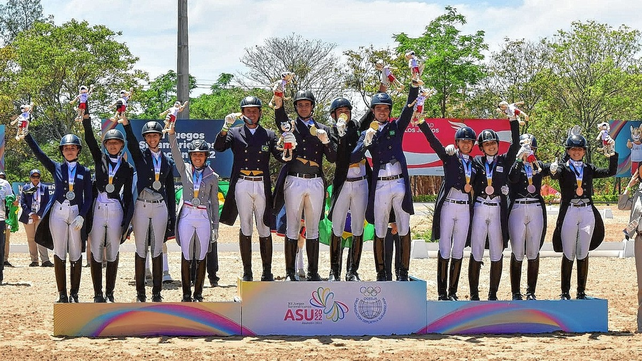 En Ecuestre, gan&oacute; la medalla de plata en la prueba de adiestramiento por equipos mixto y logr&oacute; la clasificaci&oacute;n a Santiago 2023.