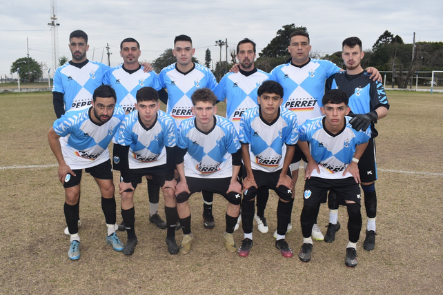 Ciclón Racing igualó 1 a 1 con Colón de Santa Fe en el campo de deportes 8 de Enero.