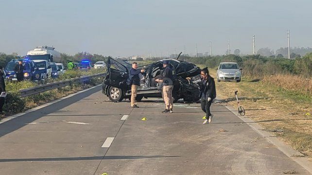 Así quedó la camioneta en la cual se traslada el subjefe de la policía de Santa Fe, José Eduardo Senn.