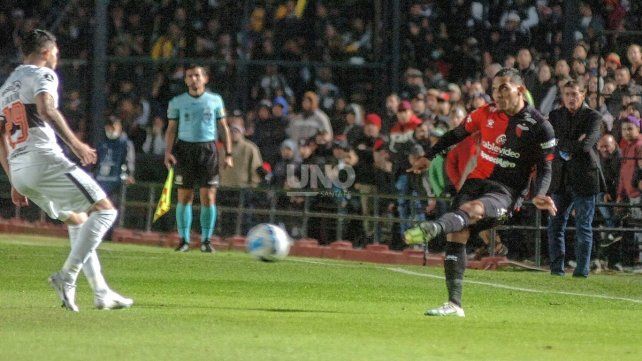 Julio Falcioni podr&iacute;a preservar a Rafael Delgado en Col&oacute;n para visitar a Pe&ntilde;arol.