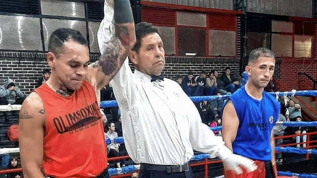 Nicol&aacute;s Tobar del Olimboxing fue otro de los protagonistas que logr&oacute; imponerse a Pablo Oz&aacute;n del Martinet Box.