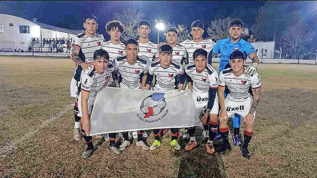 Colón de Santa Fe se topó con una buena actuación de la Juve y cayó sin atenuantes en Candioti. Colón de Santa Fe se topó con una buena actuación de la Juve y cayó sin atenuantes en Candioti.