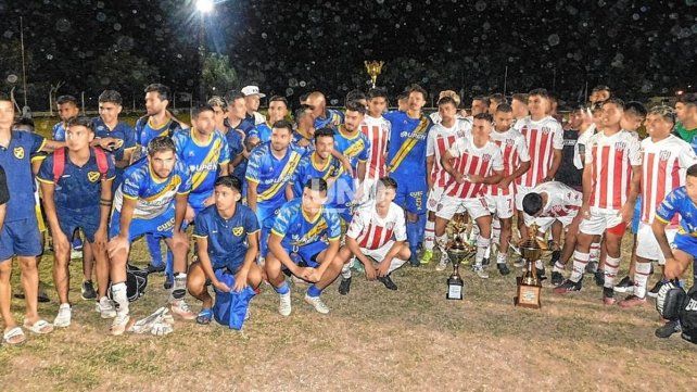  Sportivo Guadalupe y Unión compartieron la foto luego del triunfo del Tate en los penales.