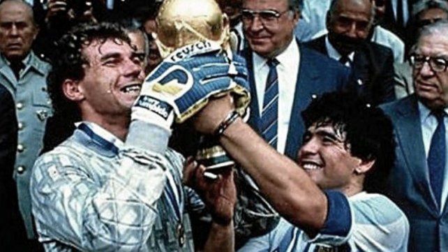 Argentina, con Pumpido y Maradona como grandes figuras, festeja los 35 a&ntilde;os de su t&iacute;tulo en M&eacute;xico 1986, en el estadio Azteca.