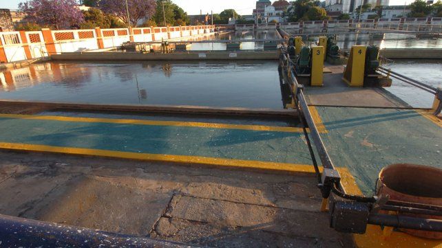 Aguas Santafesinas advierte un alto déficit y pide salir del descongelamiento tarifario con una suba cercana al 30%