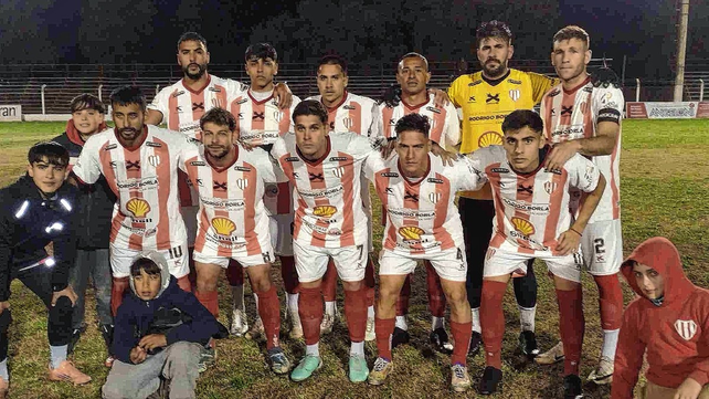Colón de San Justo goleó a Ciclón Racing y comparte la punta del Torneo Apertura con La Perla. Colón de San Justo goleó a Ciclón Racing y comparte la punta del Torneo Apertura con La Perla.