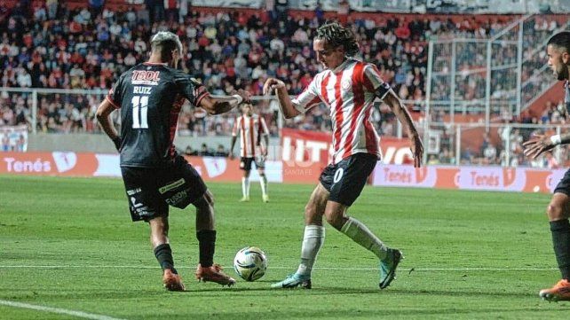 El capit&aacute;n de Uni&oacute;n fue el m&aacute;s destacado en el empate ante Barracas Central.