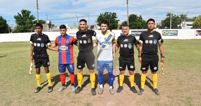 En el estadio Eladio Rosso, el equipo del Flaco Tobaldo empató con los de Recreo Sur, pero se mantiene líder de la zona 2.