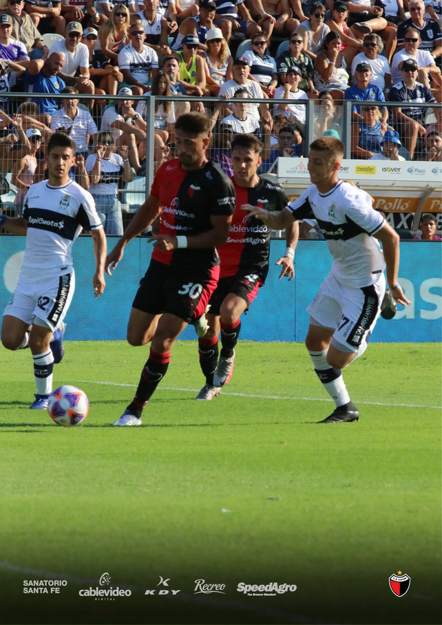 Santiago Pierotti fue lo mejorcito de Colón en el empate ante Gimnasia.