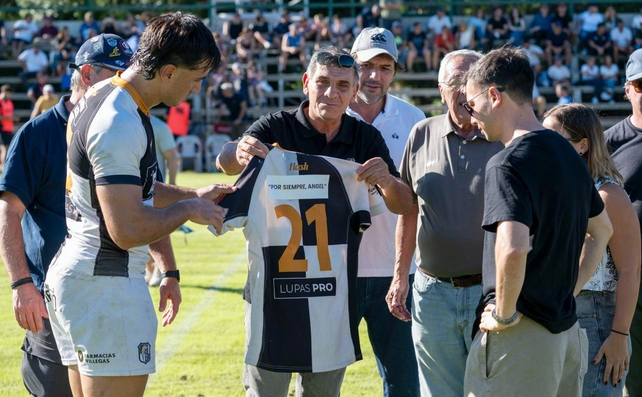 El momento emotivo fue el recordatorio de la gente de Estudiantes a &Aacute;ngel Gorla.