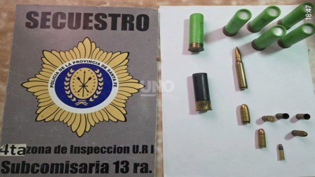 Durante la requisa realizada en el inmueble, los uniformados secuestraron cartuchos, municiones intactas y vainas servidas. Durante la requisa realizada en el inmueble, los uniformados secuestraron cartuchos, municiones intactas y vainas servidas.