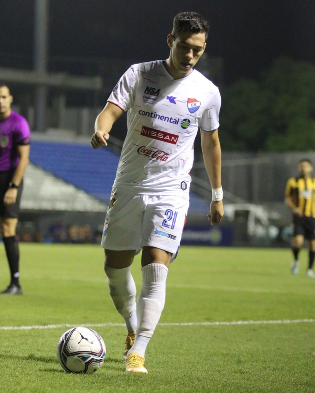 Colón habría cerrado la contratación del volante paraguayo Carlos Arrúa.