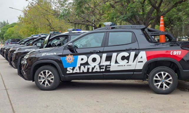 El Senador Michlig y el ministro Cococcioni entregaron en la ciudad de San Cristóbal 5 móviles policiales 0 Km