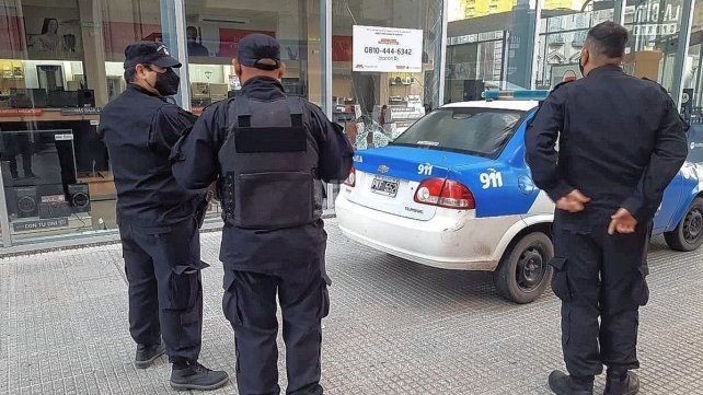 Delincuentes robaron un local comercial de electrodomésticos en plena Peatonal Santafesina 