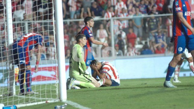 Unión fue una máquina de errar ante San Lorenzo. Unión fue una máquina de errar ante San Lorenzo.