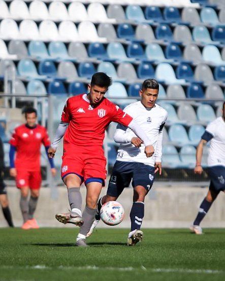 Ezequiel Ca&ntilde;ete, una de las cartas que presentar&aacute; el Uni&oacute;n de Azconz&aacute;bal ante Boca.