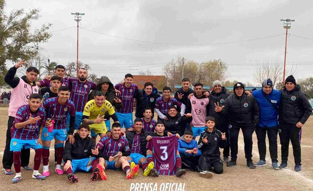 El clásico de la costa quedó nuevamente para El Cadi de Rincón que goleó a Arroyo Leyes por 3 a 0. El clásico de la costa quedó nuevamente para El Cadi de Rincón que goleó a Arroyo Leyes por 3 a 0.