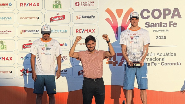 Maximiliano Pullaro flanqueado por el santafesino Mart&iacute;n Carrizo y el italiano Occhipinti.