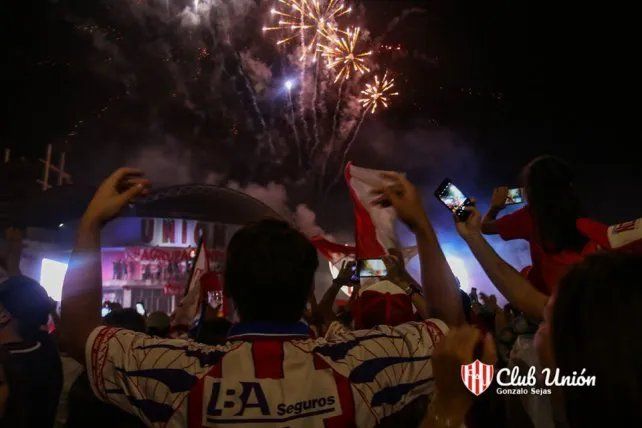Uni&oacute;n festeja sus 114 a&ntilde;os de una manera muy diferente a los anteriores, donde el hincha cumpl&iacute;a un rol fundamental.