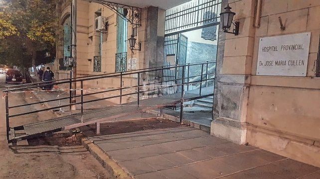 Se comenzó con la instalación de una rampa frente al hospital Cullen. 