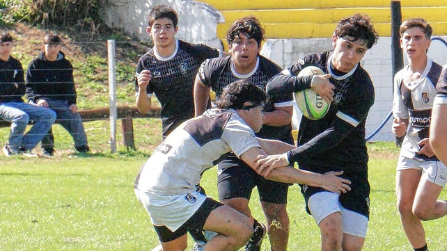 Por el Torneo Dos Orilas, Los Cuervos derrotaron al CAE por 27 a 26 en M17, y cayeron sin objeciones en Menores de 16.