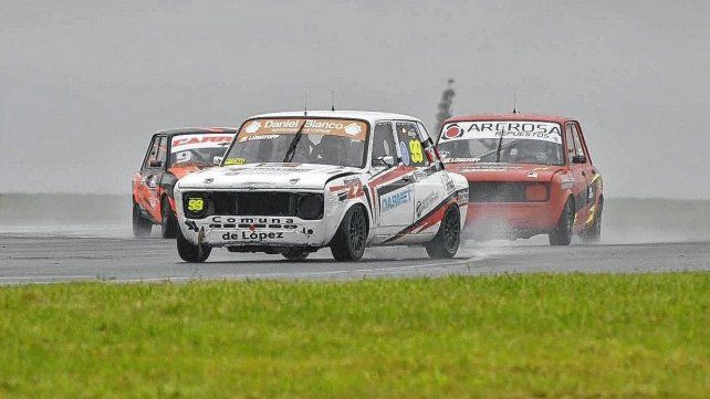 Matías Scaglia de la localidad de López se impuso bajo la lluvia en la categoría 128 TZ.