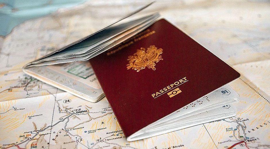 falsificador pasaporte viajar