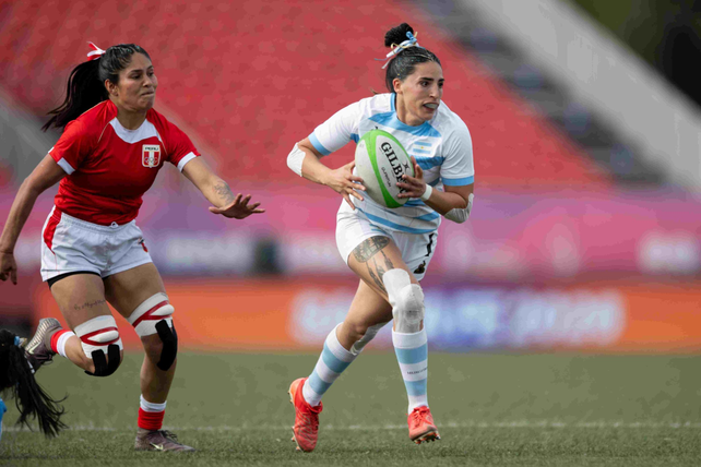 Las Yaguaretés golearon a Perú y Chile en el arranque del Seven en Rosario. Las Yaguaretés golearon a Perú y Chile en el arranque del Seven en Rosario.