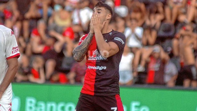 Colón espera por un José Neris que no pretendería jugar en el ascenso argentino.