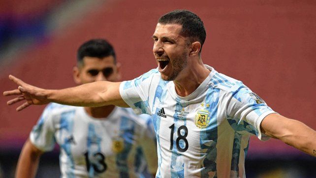 Guido Rodríguez le dio el primer triunfo a la Argentina ante Uruguay en la Copa América.