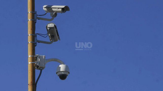 Santa Fe habilita la "flagrancia virtual" para actuar en delitos detectados por cámaras de seguridad y sistemas de IA Santa Fe habilita la "flagrancia virtual" para actuar en delitos detectados por cámaras de seguridad y sistemas de IA