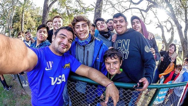 Una leyenda del rugby, Agust&iacute;n Crevy en una de las tantas visitas de Los Pumas a Santa Fe.