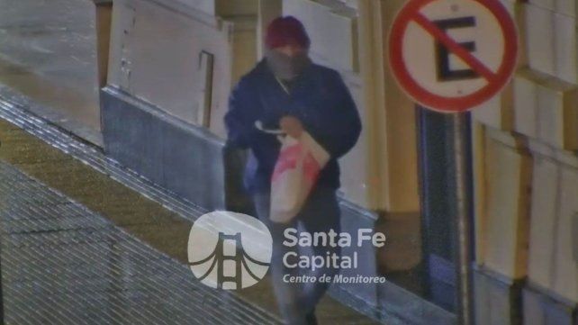 El hombre detenido por la GSI y la policía luego de robar en un comercio en Lisandro de la Torre y San Martín 