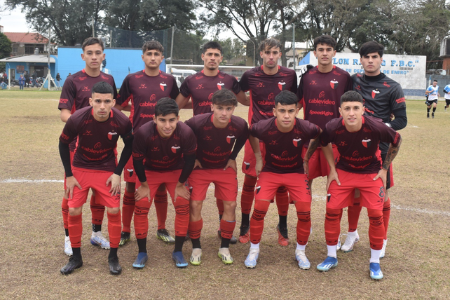  Colón de Santa Fe cosechó un empate ante Ciclón Racing y allanó el camino al título de Sanjustino.