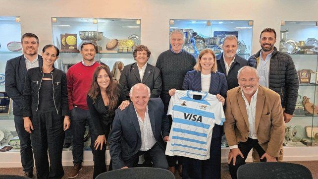 Dirigentes de la UAR, Rosario y la provincia de Santa Fe, visitaron la sede del ente rector del rugby nacional en Martínez.