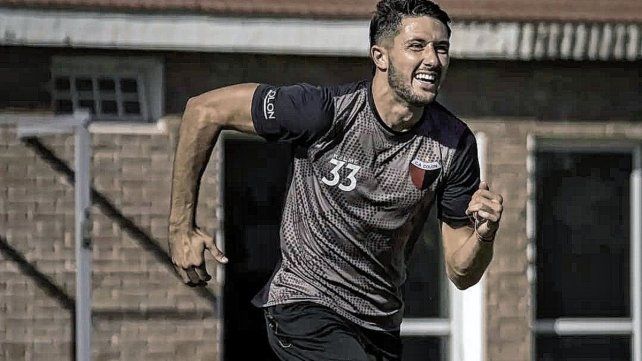 Facundo Garcés terminó con un golpe en la rodilla el Clásico, pero no sería nada importante, en la vuelta al trabajo de Colón.