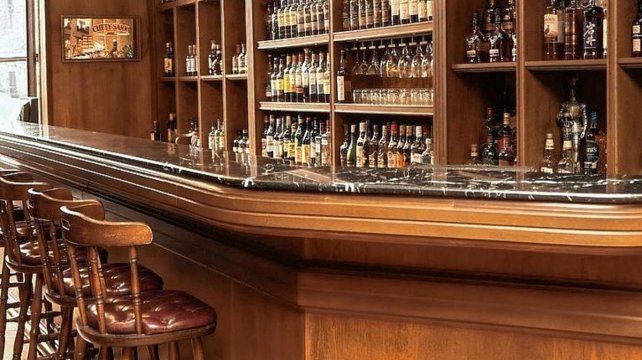 La colección de whisky que se exhibe cuenta con más de 3.000 botellas cerradas de todas las marcas y destilerías del mundo. En la que se destaca las botella de Royal Salute 62 años que Miguel obtuvo como invitado de honor en el cumpleaños de la reina de Inglaterra.