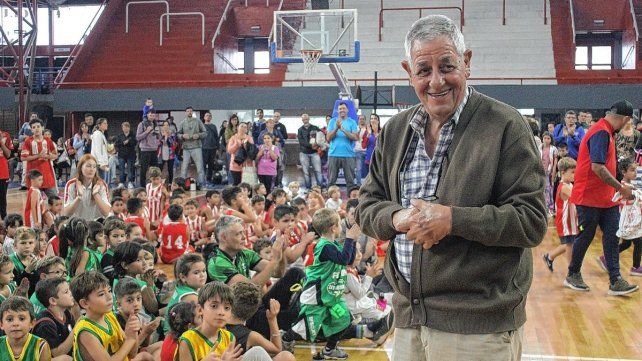 Héctor Von der Thusen, leyenda de Unión, se hizo presente en el Encuentro que lleva su nombre.