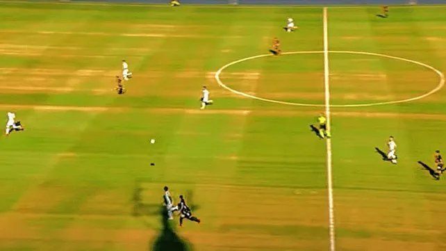 El campo de juego del Brigadier L&oacute;pez luci&oacute; muy desmejorado en el partido que Col&oacute;n jug&oacute; ante Argentinos.