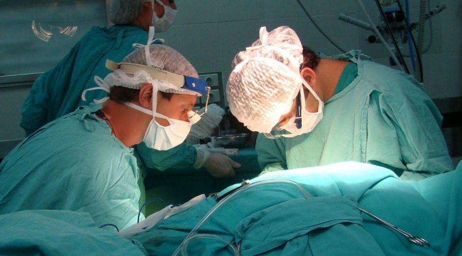 Se busca determinar si los pacientes trasplantados deberán aplicarse un refuerzo de la vacuna Covid.