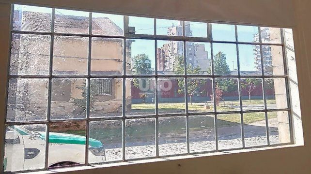 La ventana por donde supuestamente entraron los desconocidos, según el personal de la GSI.