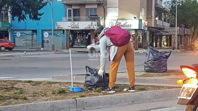 Los restos de los festejos frente al club Unión. 