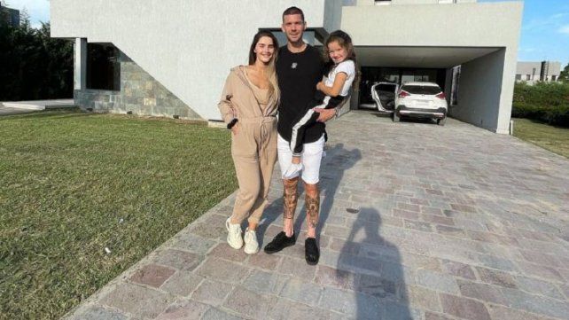 Nicolás Peñailillo, jugador de Unión, ya está acompañado por su mujer, su hija e hijo que viene en camino en Santa Fe.