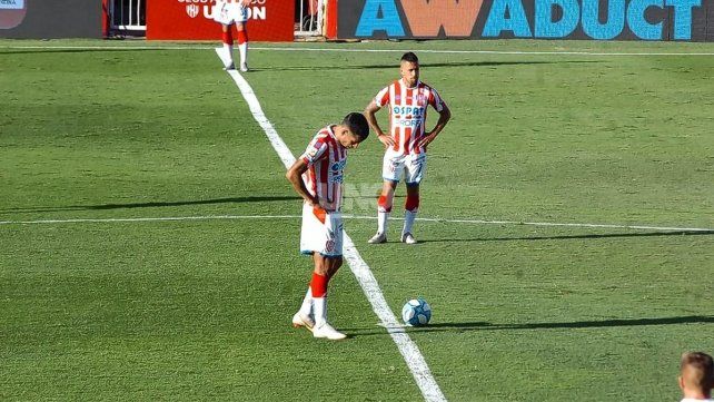 Juan Azconz&aacute;bal apunta a encontrar un equilibrio, ya que a Uni&oacute;n le cuesta mucho convertir y a contrapartida, le marcan con facilidad en la Copa Diego Maradona.